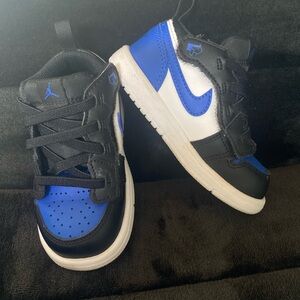 Nike Kids' Black and Blue Sneakers